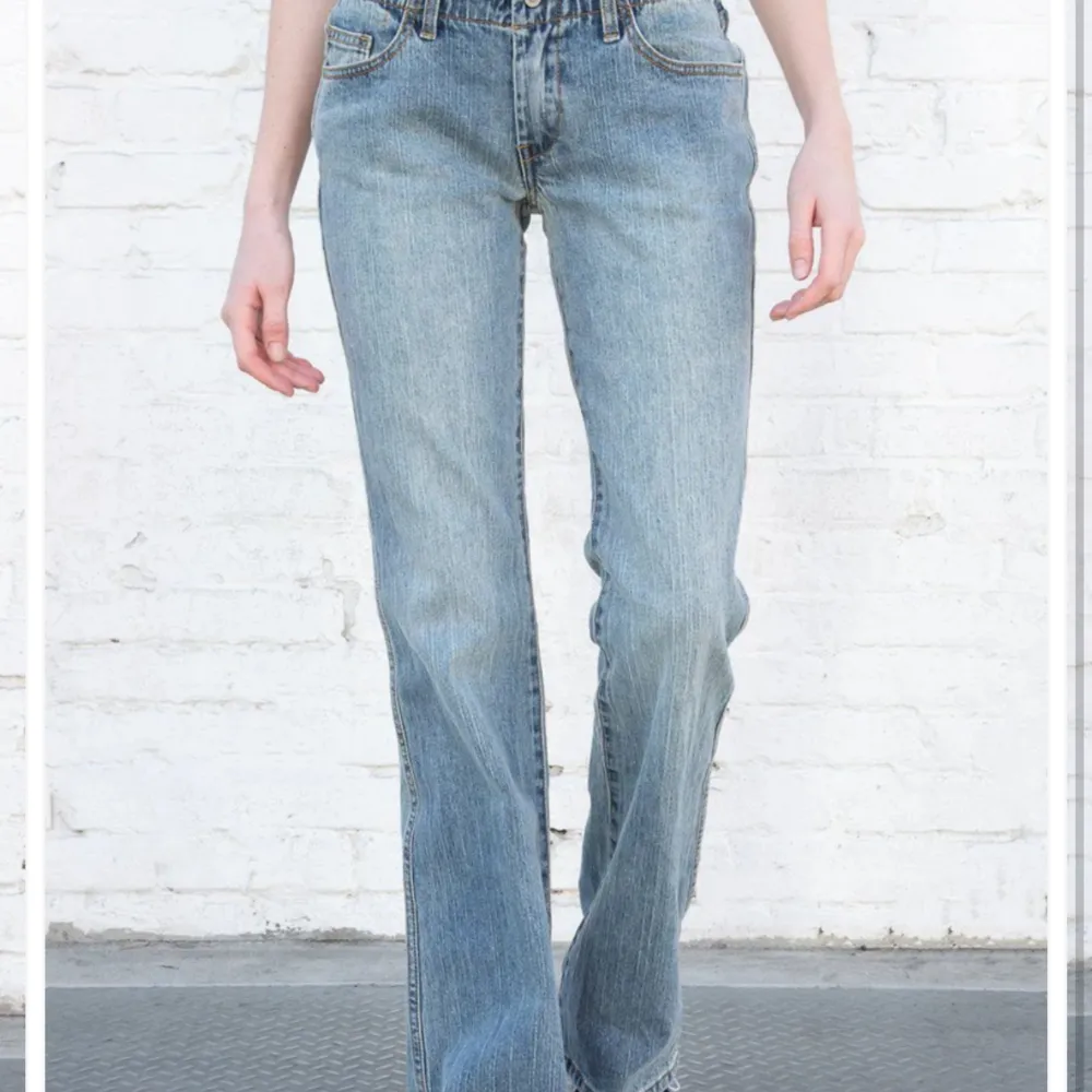 säljer dessa helt oanvända lågmidjade jeans från brandy melville 🥰. Jeans & Byxor.