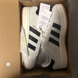 Adidas campus 00 - Säljer ett par adidas campus 00 helt nya oanvända  Pris 1600 Storlek 38  