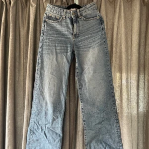 Byxor  - Jeans som aldrig använda 