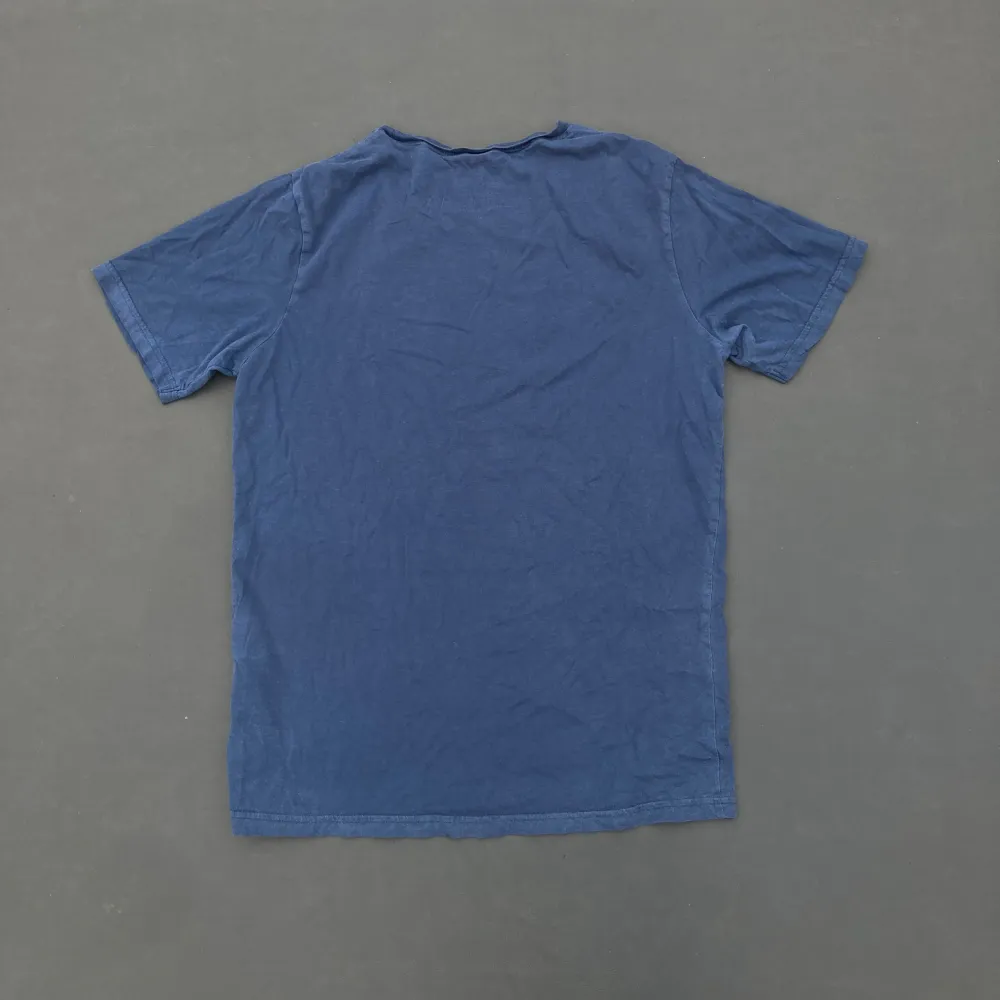 T-shirt med tryck | Skick 7/10 | Storlek S | Galet skönt tryck | Vi erbjuder ett generöst pris på 200kr | Skriv om du har ytterligare funderingar!👊🏽. T-shirts.
