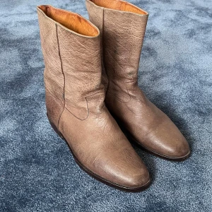 Boots Maison Margiela - Boots från Maison Martin Margiela, A/W 2008-09 Collection (Martin Margielas sista för märket). Väldigt sparsamt använda då de är för små för mig. Strl 40.