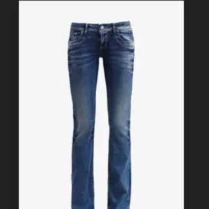 jättefina LTB jeans i 25/30 som är använda en gång. Säljer pga att dom inte var min stil. Pris går att diskutera men dom köptes för 700 kr på zalando ❤️❤️❤️