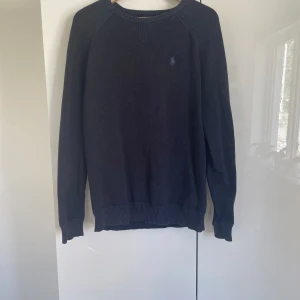 Stickad Ralph Lauren tröja  - Använd varsamt, 8/10, storlek S men passar även M