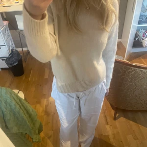 Alpaca blend - Skitsnygg alpaca blend stickad tröja som blivit använd ett fåtal gånger och inga defekter, för fler frågor så är det bara å skriva🩷