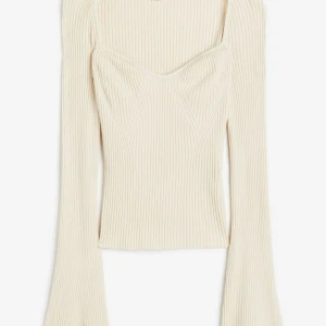 tröja - säljer denna ribbstickade tröja som har blivit för stor, skriv för bilder på💓💓