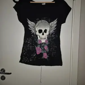 Skull shirt with roses and wings, its old but good quality and no ripped 