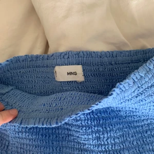 Mango kjol - Fin kjol från mango, sparsamt använd. Storlek xs