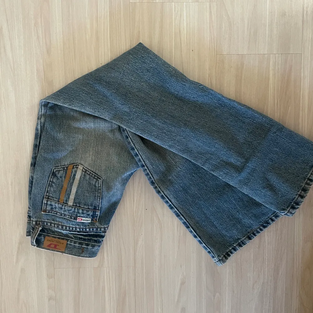 Jättefina lågmidjade i diesel jeans i nyskick som tyvärr är för små för mig (så kan tyvärr inte fixa bild på)  Kp för frågor ❤️. Jeans & Byxor.