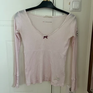 Odd Molly tröja  - Ljusrosa långärmad tröja från odd Molly, inte använd mycket alls och i bra skick! 😊 Stl 0 motsvarar xs 💕