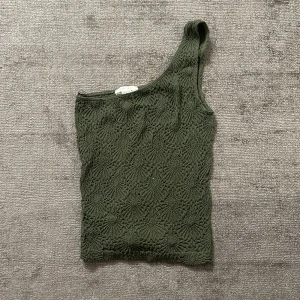 Grön topp - Oneshoulder-top, använd 1-2 gånger💚