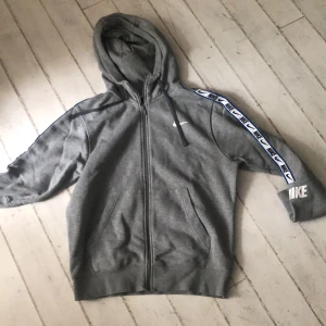 Nike hoodie knappt andvänd - En skön hoodie men även snygg