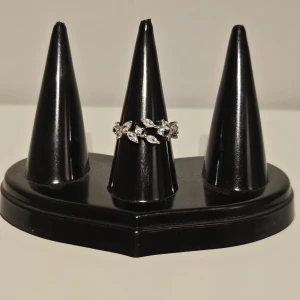 Blad ring  - 1 st ring som liknar ett blad som glittrar, aldrig använd