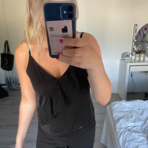 Volang topp - Jätte gulligt linne från hm, använd 1 gång. 