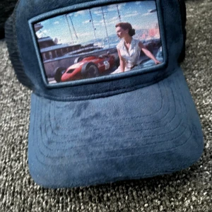 Revenite Monaco keps - Icke använd marin blå Monaco keps. Säljs pågrund av att jag inte använder den och har en annan. Skick 10/10 helt ny. Får med original påsen.