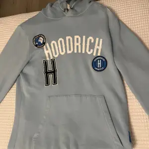 Väldigt fin baby blue dress av Hoodrich