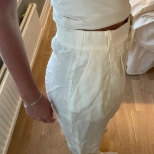 Vita linnebyxor  - Vita linnebyxor från Hm, Storlek 36, aldrig använda prislapp kvar
