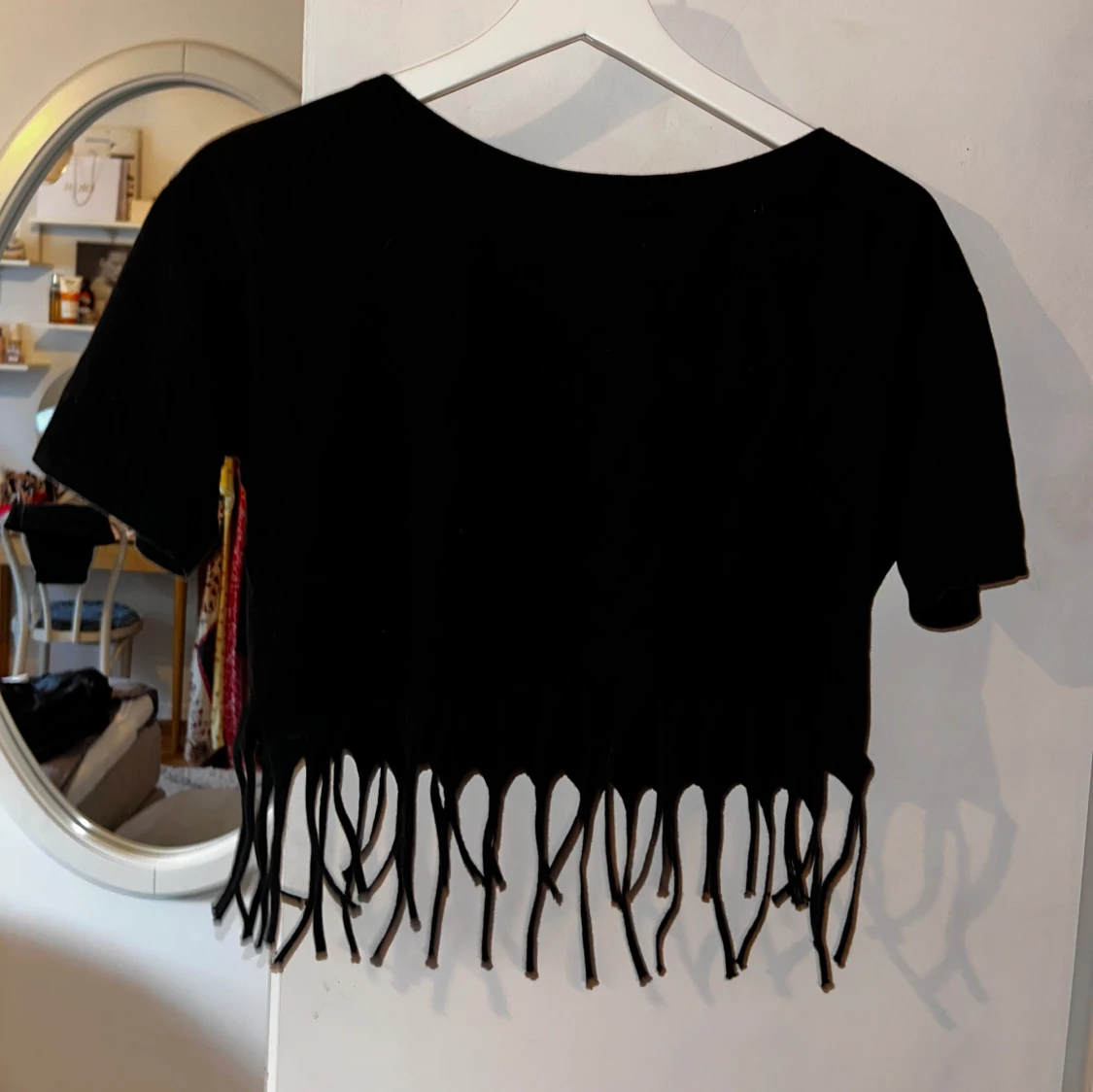 Svart crop top med text  - 90