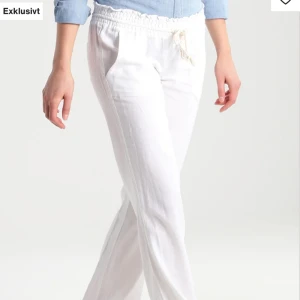 Roxy linnebyxor - Säljer dessa populära linnebyxor från Roxy💕 kommer inte till användning och det är därför jag säljer💗 inte så använda så dom är i bra skick, kom privat för fler bilder❤️