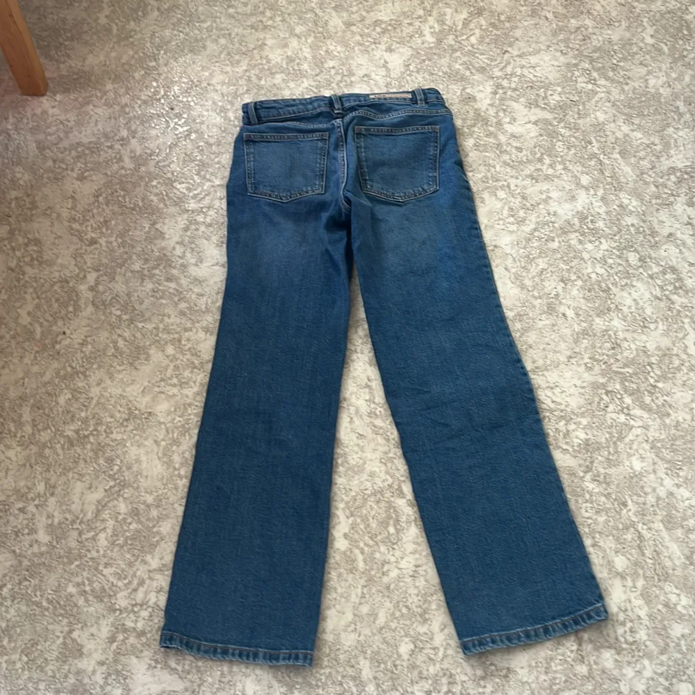 Högmidjade Jeans ifrån Lab Industries (H&M) Säljer för att dom ej passar mig längre. Bra skick! :). Jeans & Byxor.