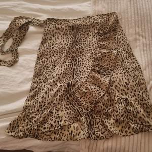 Superfin och skön leopardmönstrad kjol! 🐆 Använd fåtal gånger, fint skick! 