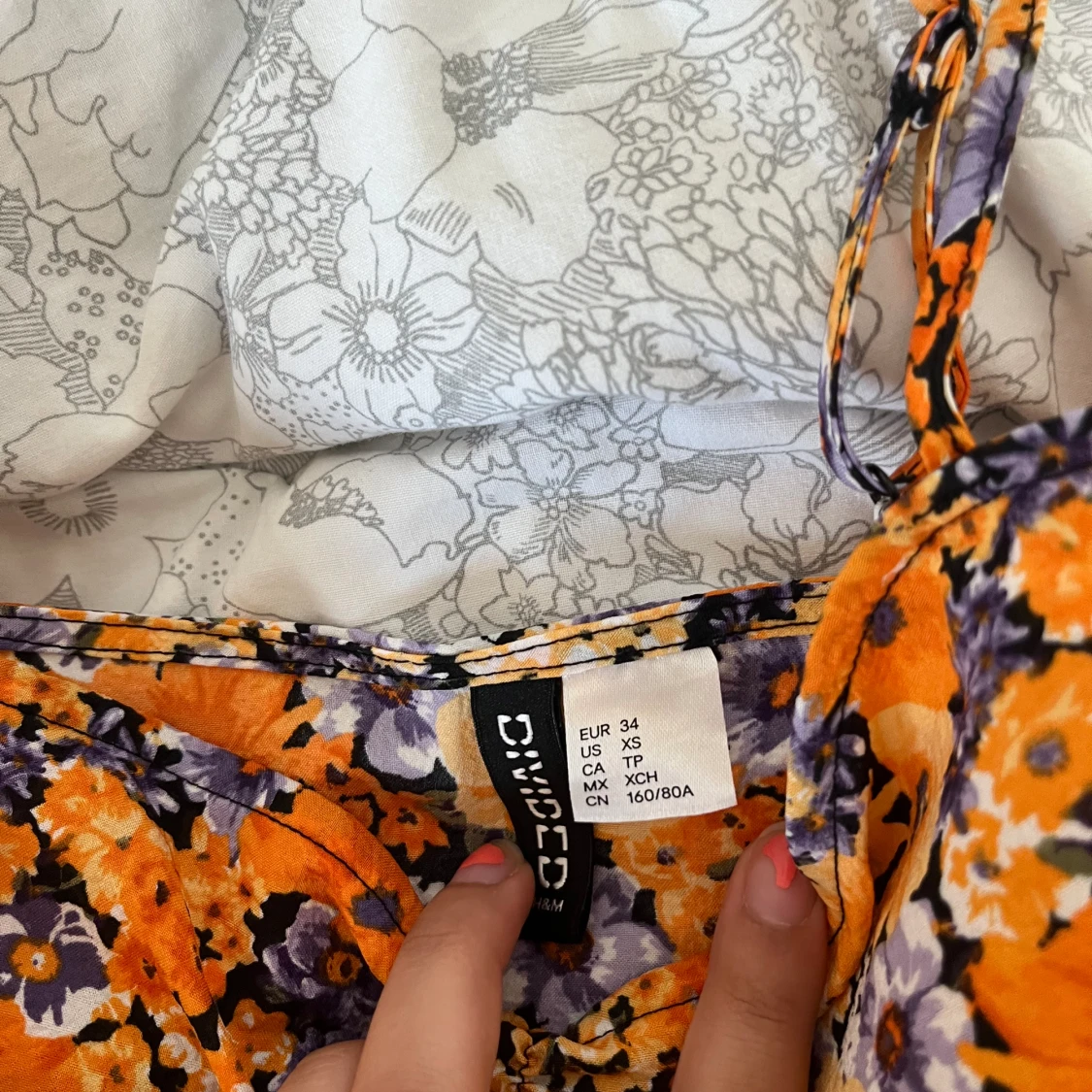 Klänning med blommönster 🌺 - 91