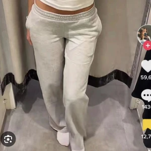 Mjukisbyxor  - Supersnygga å sköna mjukisbyxor ifrån bikbok. Uppsprättade längst ner så dom passar någon som är under 1,73