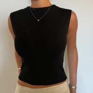 Zara topp - Svart zara topp ”armlös”😊 aldrig använd