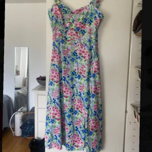 Klänning - Klänning från LCW casual. Storlek M. Aldrig använd.