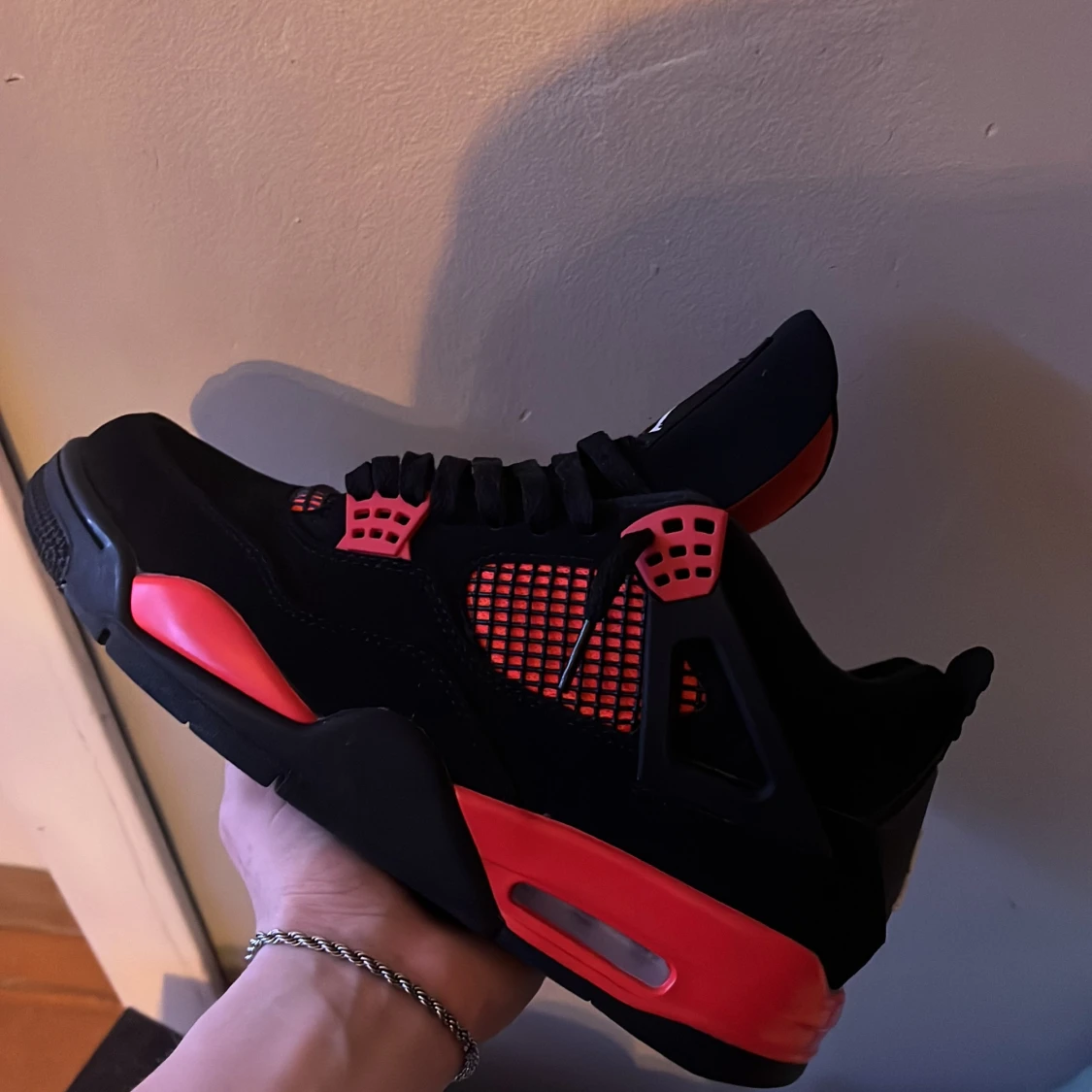 Jordan 4 red thunder