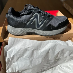 New Balance T410 - Storlek 45,5 / 11 UK, liten i storlek. Pris kan diskuteras vid snabb affär.