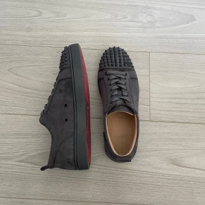 Christian Louboutin  - Jag vill sälja dom här skona och dom är använda få gånger 
