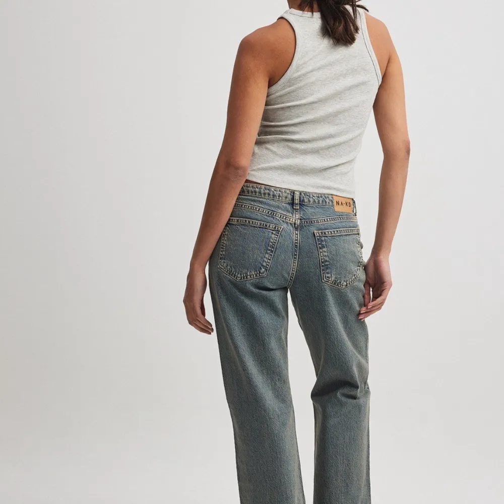 Nya oanvända raka jeans från nakd i strl 36/S💞 Nypris var 700kr. Jeans & Byxor.