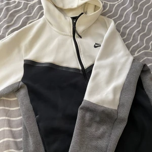 Nike tech fleece - Tech fleece i bra skick.