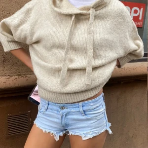 Lågmidjade shorts  - Säljer dessa as snygga shorts som jag fick hem idag. Problemet var att dom va lite för tajta på mig så väljer då att sälja. ❤️ (bilderna är från tidigare ägaren)