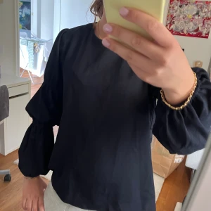 Marinblå blus - Superfin blus💕använd fåtal gånger