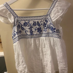 Blus - Oanvänd💞Storlek XS men passar även S.