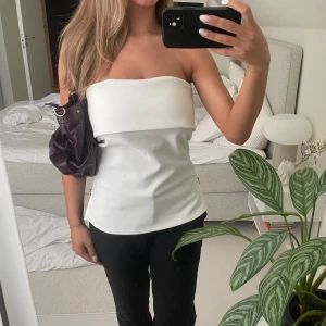 Zara topp - Super trendig zara topp med dragkedjor på sidorna! 