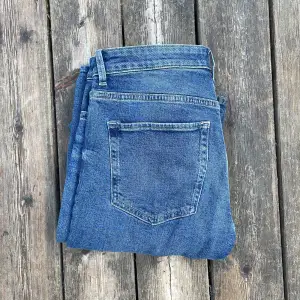 Fina bootcut jeans från H&M. Storlek M och pris 149 kr ikl frakt.