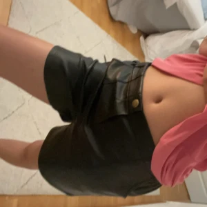 Skinn shorts  - Helt oanvända