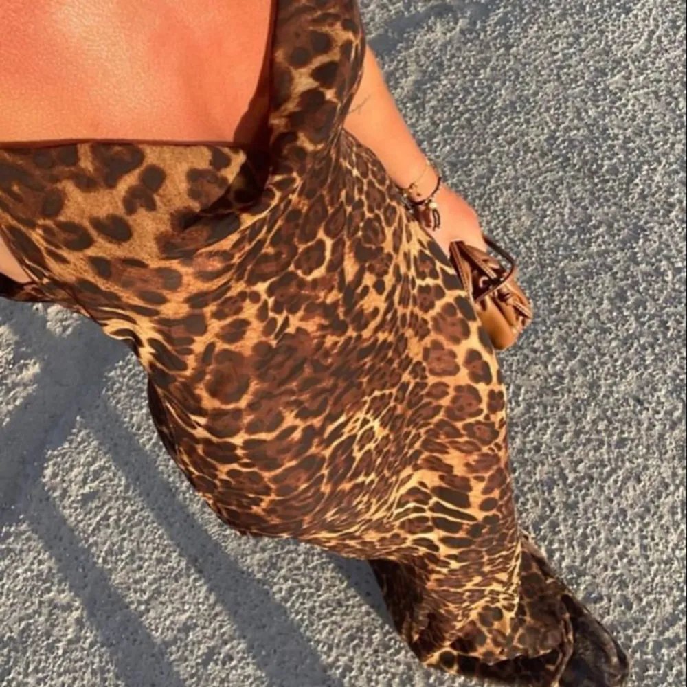 Säljer min helt oanvända leopard klänning🐆💕 . Klänningar.