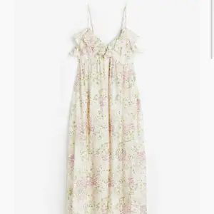 Söker denna klänning i strl xs-s kontakta mig om du har den och vill sälja till mig💕💕