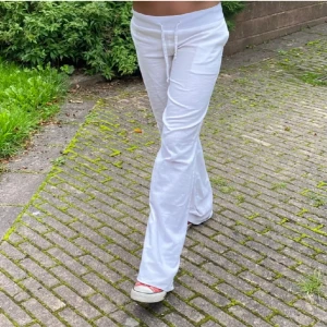 Linnebyxor - Super fina linnebyxor från Linnebyxor på Plick🩷 helt oanvända och e ny skick då dom tyvärr va lite för tighta runt mina lår🙃 Byxorna är i S och jag borta haft M därav säljer ja dom 🩷Nypris 700kr