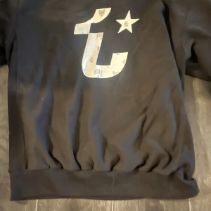 Tuttolente tröja - Stört rare Tuttolente tröja (50 stycken TOTALLT) storlek large aldrig använd