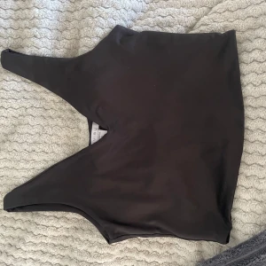 linne - svart linne i jätteskönt material ifrån newyorker. knappt använd 