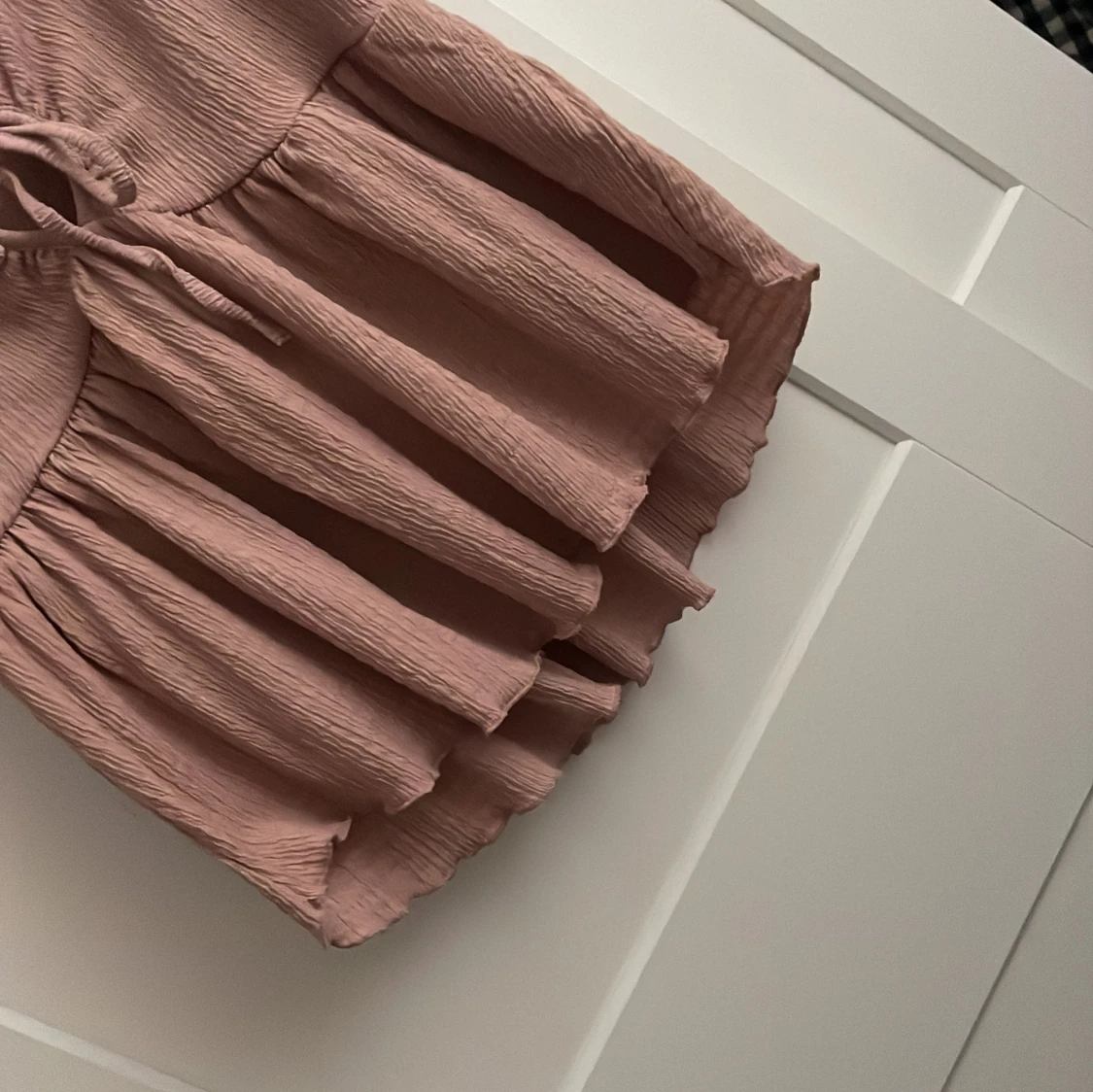 Säljer denna jätte fina rosa sommar tröjan/ toppen kommer inte till användning. Skulle blivit jätte fin nu inför sommaren.:) - 92