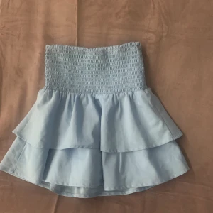 En jätte fin kjol/topp💗 - Fin kjol ifrån gina, man kan även ha som topp, bra skick💗är i storlek 134-140, men passar som 150