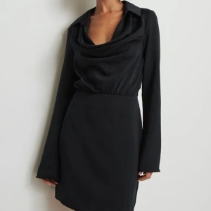 Klänning  - Oanvänd fin klänning från NAKD, storleken 40 men är som en 38 i storleken.  170kr - kan diskuteras 🫶🏼 100kr vid snabb affär 