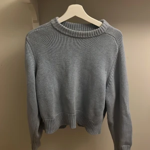 Stickad tröja  - Säljer denna fina tröjan från Carin Wester! Tveka inte fråga om fler bilder💗