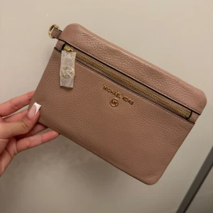 Michael kors  - Kuvertväska  Aldrig använd 