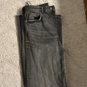 Grå jeans Zara - Använts få gånger